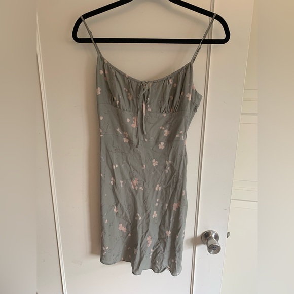 Wilfred
Bellow Mini Dress the color is a gorgeous muted green and pale pink SZ 8 - Picture 7 of 15